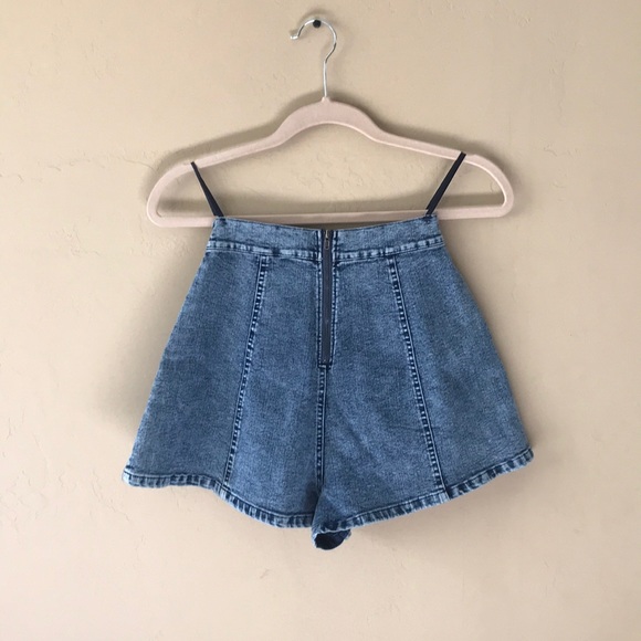 Q Luv High Waisted Shorts - Picture 2 of 2